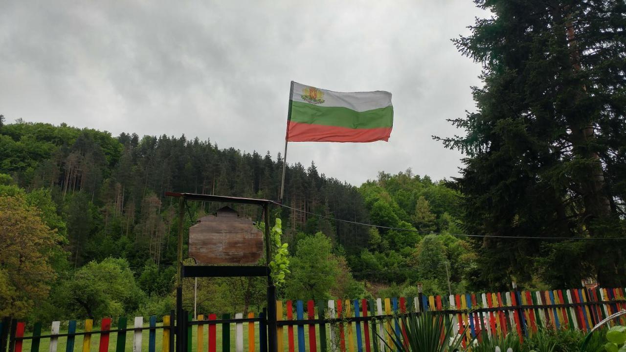 Къща За Гости Дъга Cherni Osum Bagian luar foto